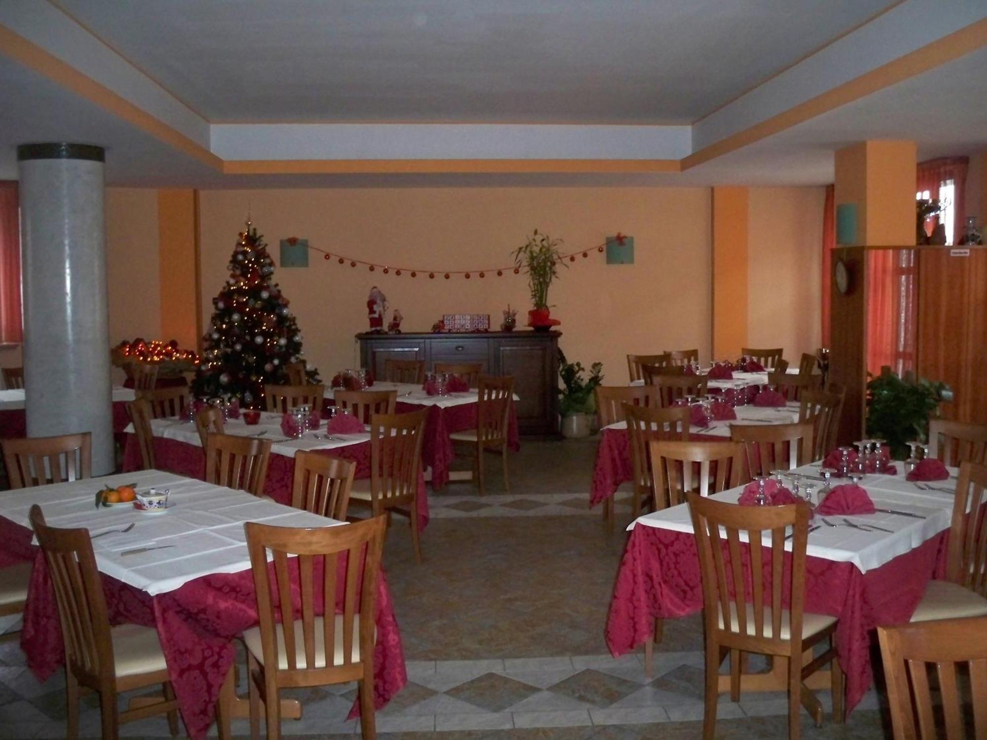 Albergo Corradetti Castel Di Sangro Exterior photo